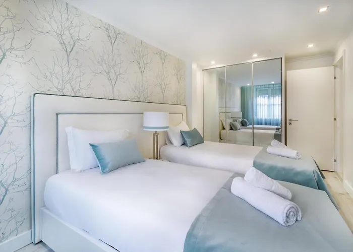 Whome City Chic Escape: Your Stylish Haven In Downtown