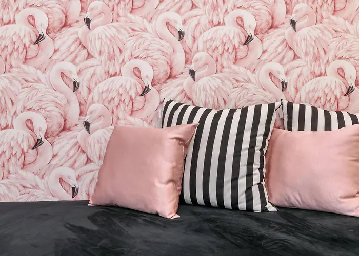 Whome City Chic Escape: Your Stylish Haven In Downtown