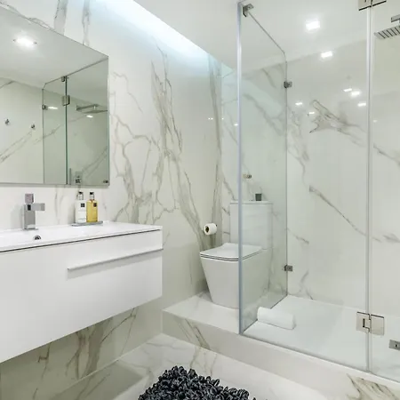 Whome City Chic Escape: Your Stylish Haven In Downtown Lisbona Esterno foto