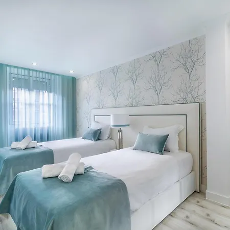 Whome City Chic Escape: Your Stylish Haven In Downtown Lisbona Esterno foto