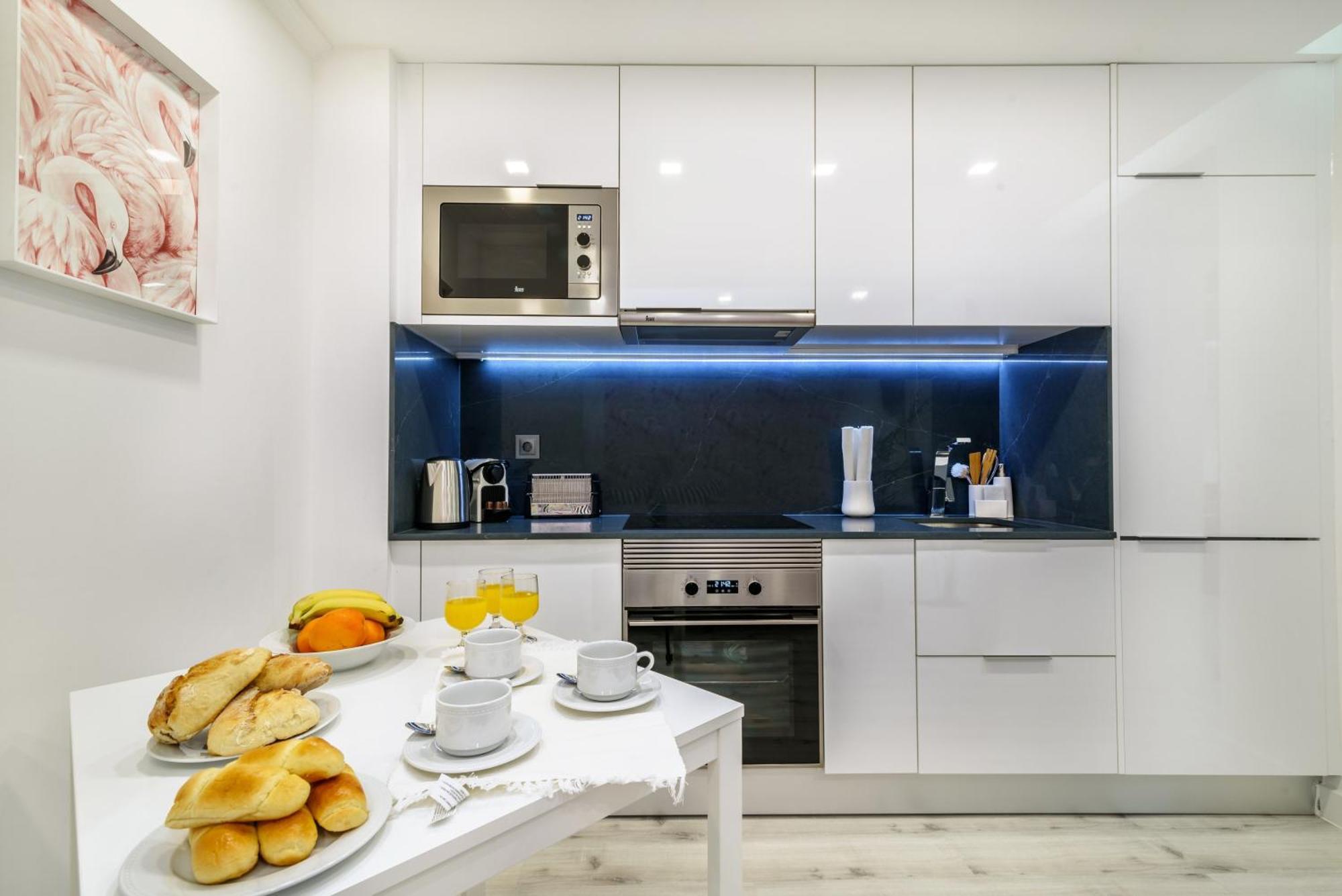 Whome Chic Escape: Your Stylish Haven In Downtown Appartement Lisboa