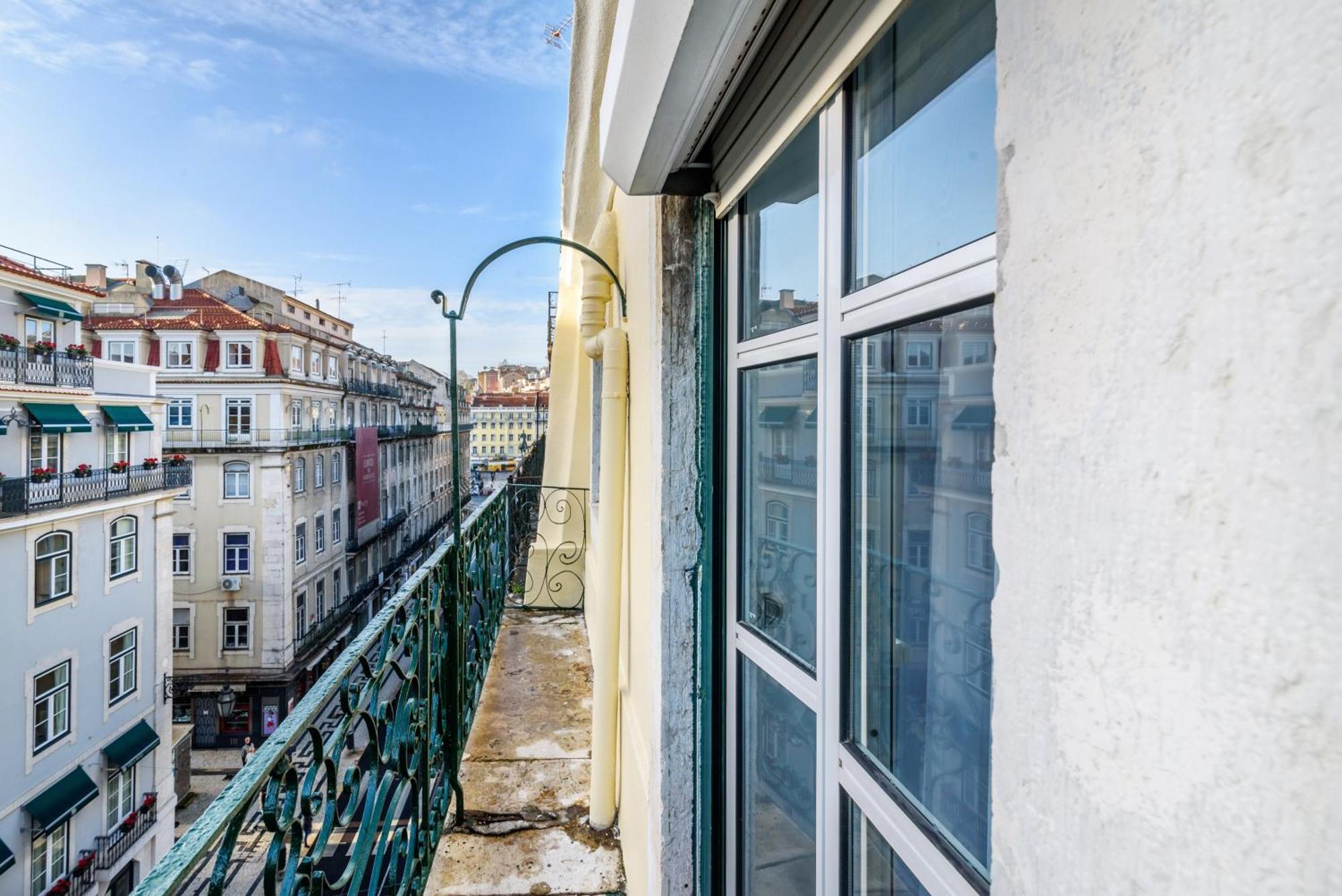 Whome Chic Escape: Your Stylish Haven In Downtown Lizbona