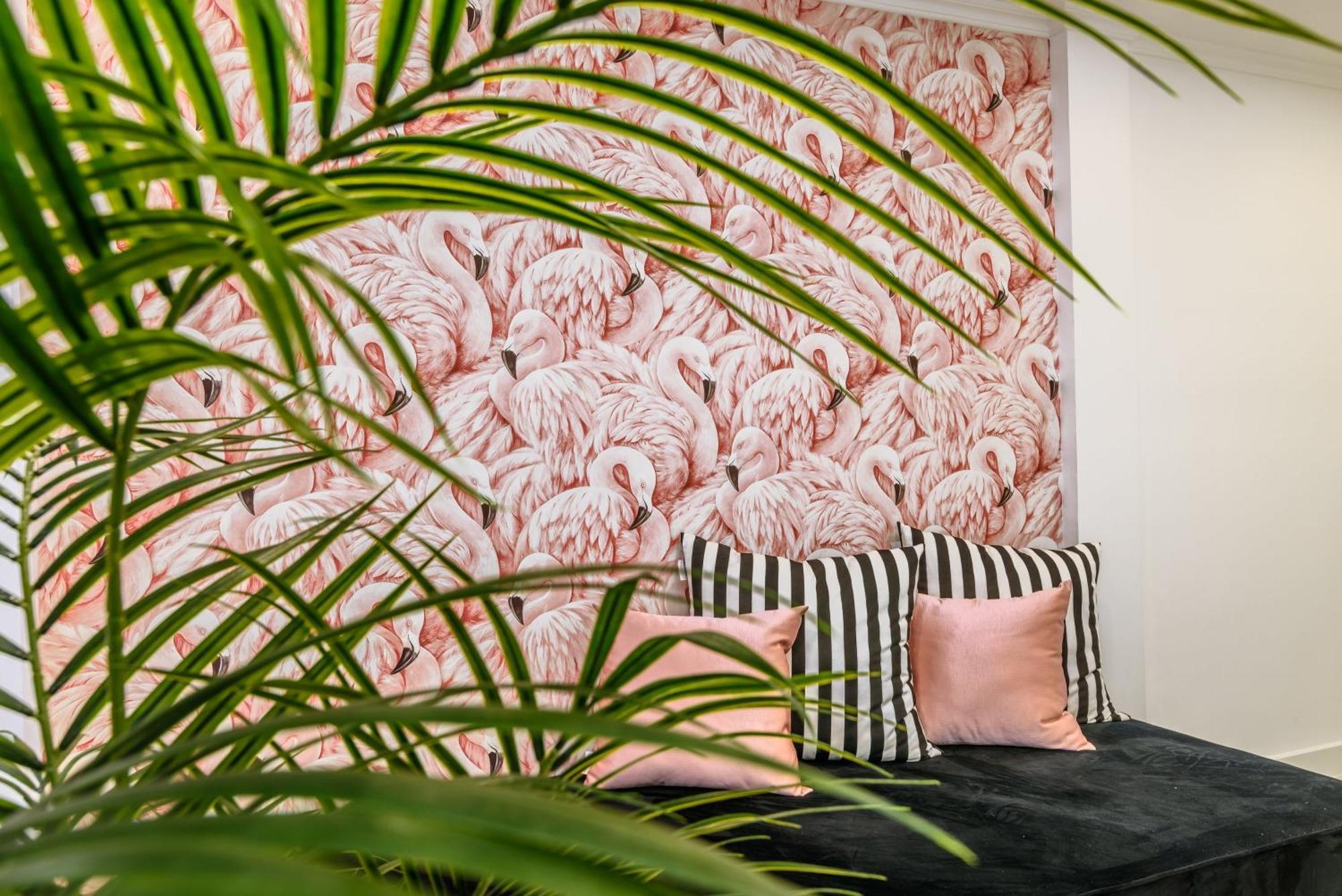 Whome Chic Escape: Your Stylish Haven In Downtown Apartament *
