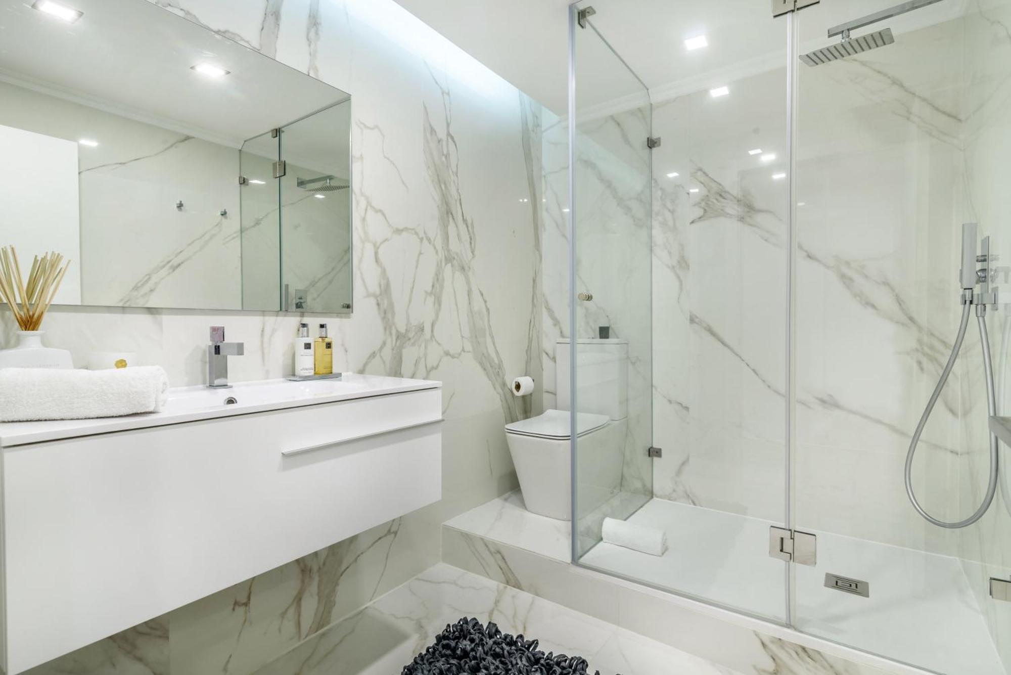 Whome Chic Escape: Your Stylish Haven In Downtown Lisbon